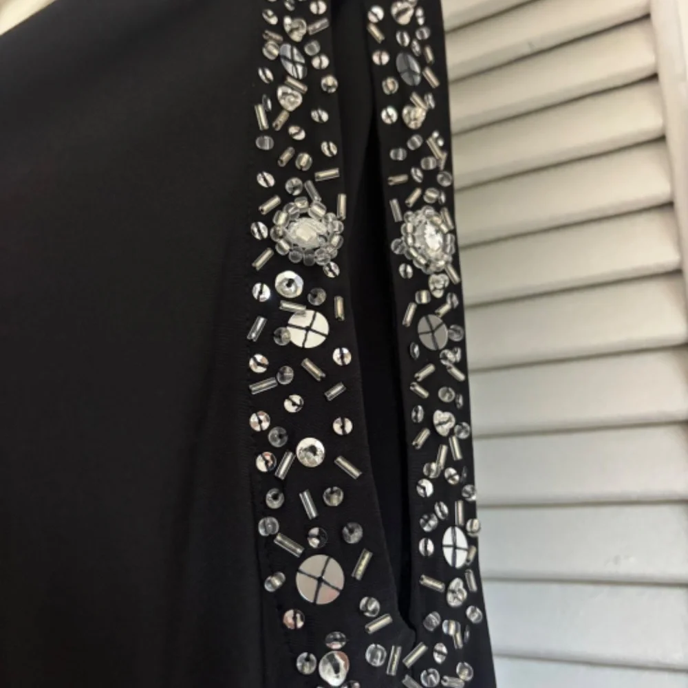 Susan Graver PLUS Liquid Knit cut out Tunic with SILVER embellishments 2X - Picture 3 of 5